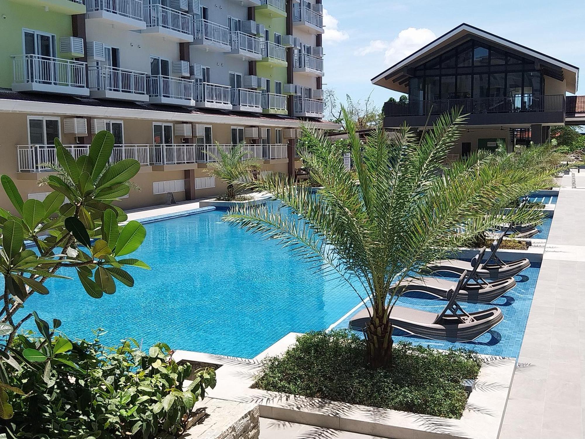 Stay And Fly At Amani Grand Resort Residences มักตัน ภายนอก รูปภาพ